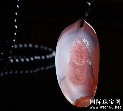 近日，*统一石英质玉石名称标准，将南红以独立的品种正式列入**标准《珠宝玉石名称》，南红已被**认定为玉石类，新国标正式发布后，南红品质属性即为玉！