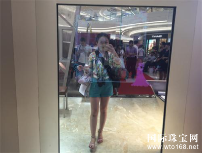 中国*个VR珠宝体验店入驻深圳 不用进店就可试戴及购买