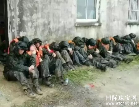 鱦人漱ʷס죡ͬʱجľȻ...