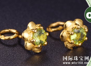 华昌珠宝 足金镶橄榄绿宝石耳钉