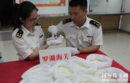 深圳海关查获一级保护动物制成的砗磲宝石