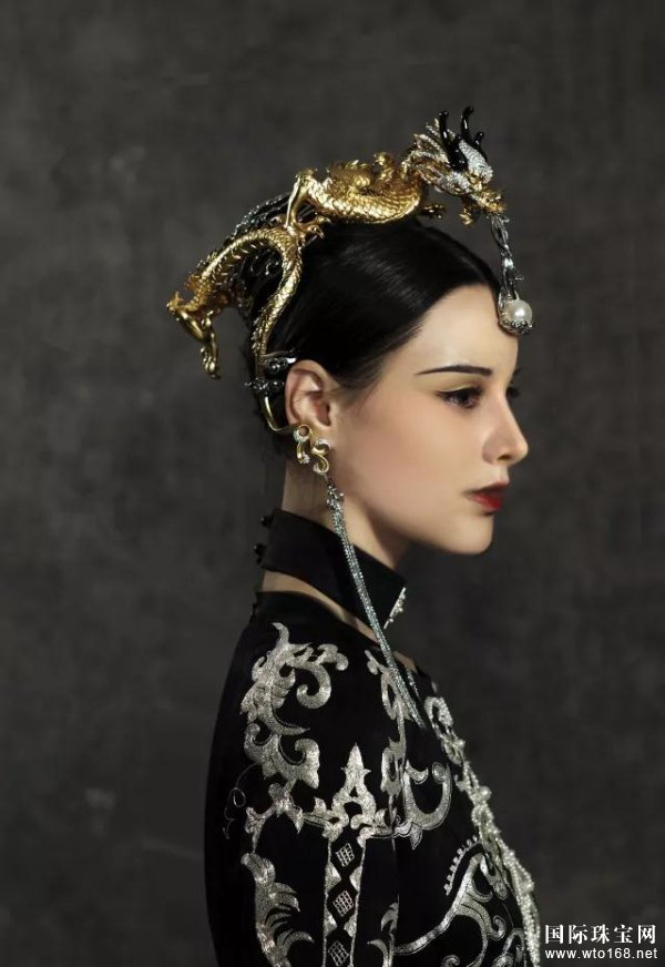 萃华珠宝携手HeavenGaia亮相巴黎时装周