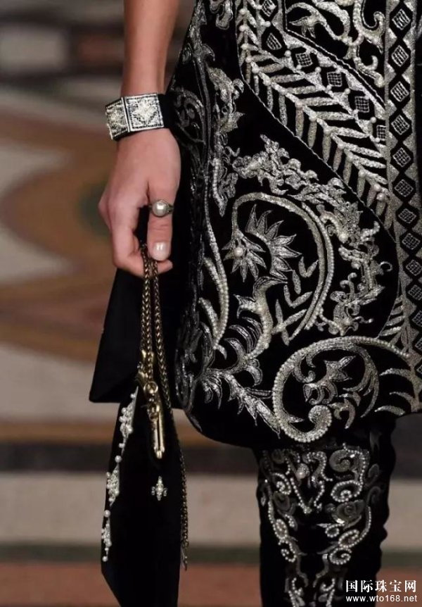 萃华珠宝携手HeavenGaia亮相巴黎时装周