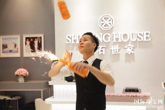 钻石世家广州天环广场店闪耀揭幕