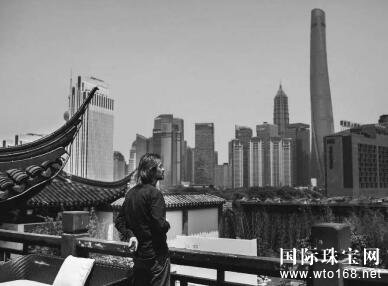 德诚集团签约珠宝艺术家吕政男，演绎匠心艺术新高度