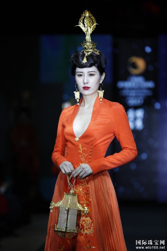 萃华珠宝斩获国际推广时尚大奖，绝代芳华闪耀上海滩