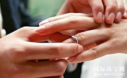 结婚钻戒属于夫妻共同财产还是个人财产?