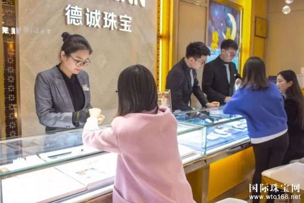“爱，创造「奇迹」”，德诚珠宝东方新品动情发布