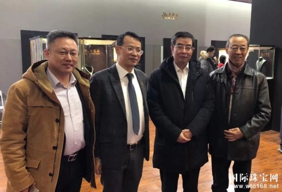 ƶ鱦౱鱦չ ʽĻ֮