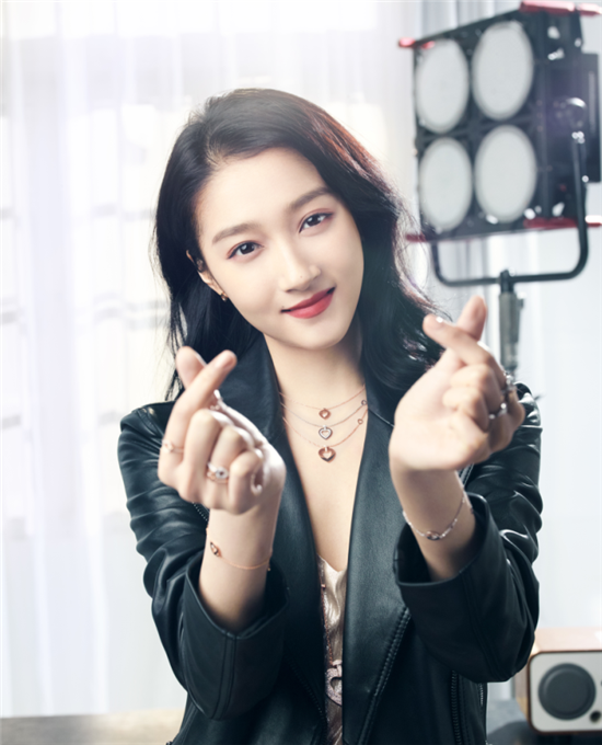 斐登携手中国prettywoman代言人关晓彤演绎全新珠宝系列