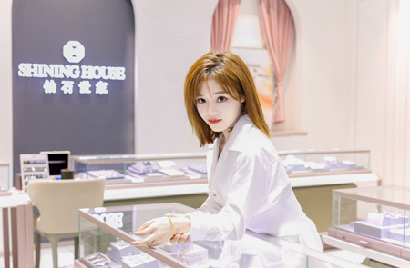 黄霄云助力钻石世家小金钻新品闪耀出圈