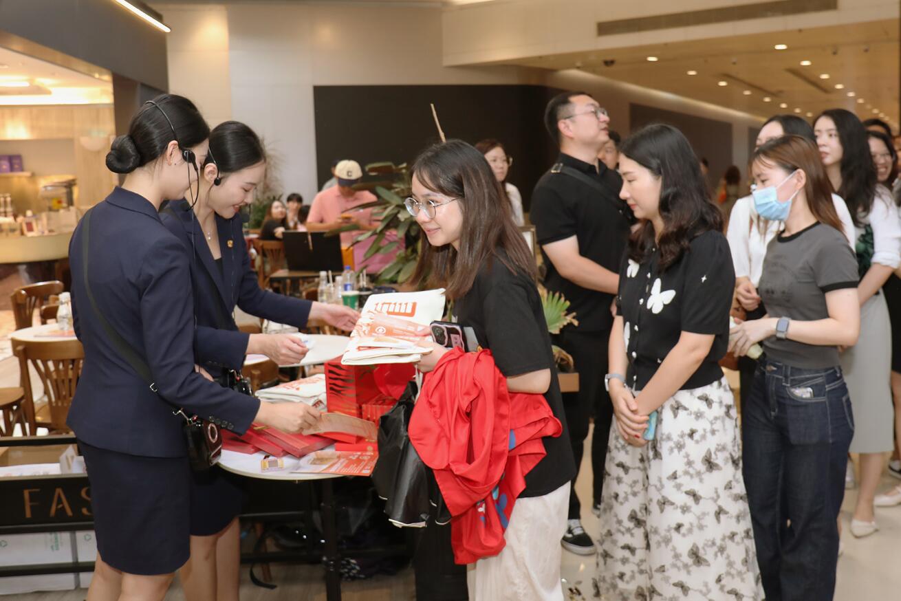 金雅福24小时智慧金店正式入驻中国重奢高地——深圳万象城