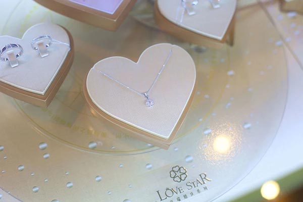 Love star高端婚恋系列新品上架福建门店