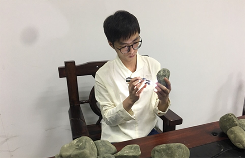 80后中国翡翠鉴定师彭子华独闯缅甸